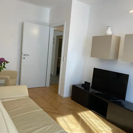 Neueroeffnung - Dietrichsteinplatz - Gratis Tiefgaragenplatz